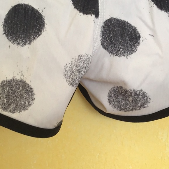 Lululemon Running Shorts Seaside Dots 6 - Picture 8 of 12